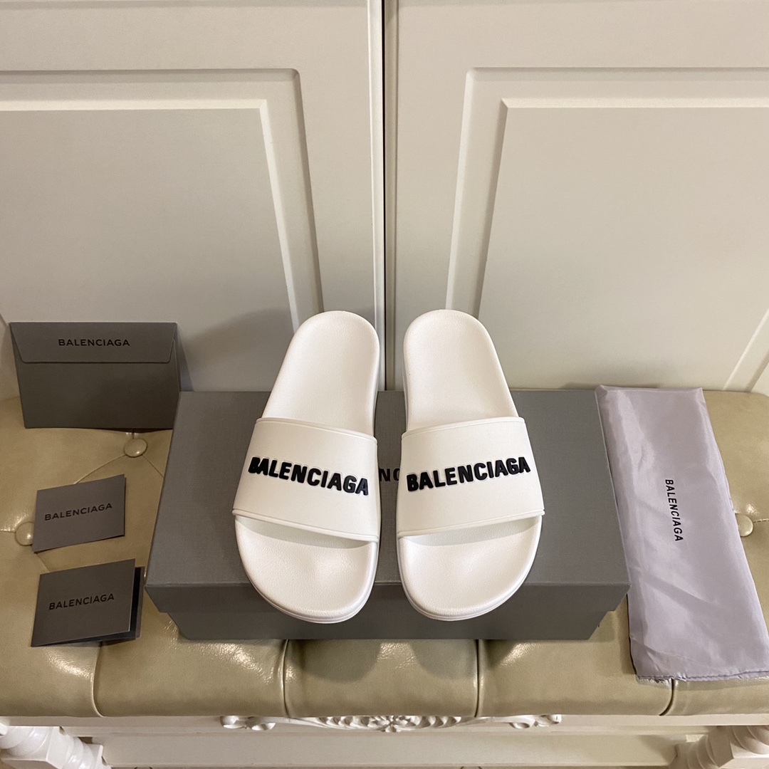 Balenciaga Pool Slide Sandal In White Smooth Rubber With Black 3D Balenciaga Logo - EUR FASHION