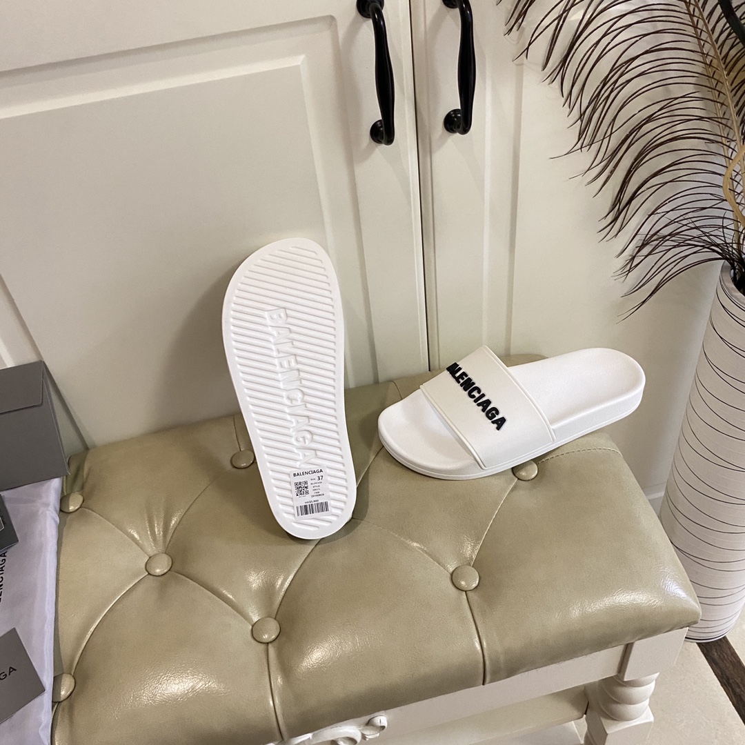 Balenciaga Pool Slide Sandal In White Smooth Rubber With Black 3D Balenciaga Logo - EUR FASHION