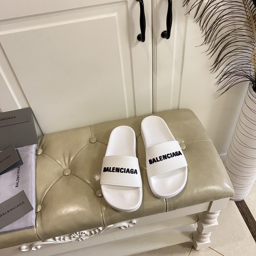 Balenciaga Pool Slide Sandal In White Smooth Rubber With Black 3D Balenciaga Logo - EUR FASHION