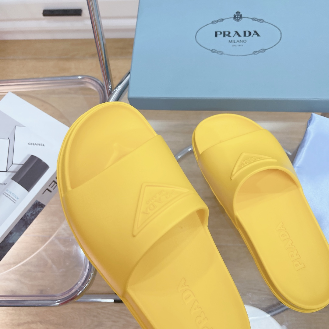 Prada Rubber Slides - EUR FASHION