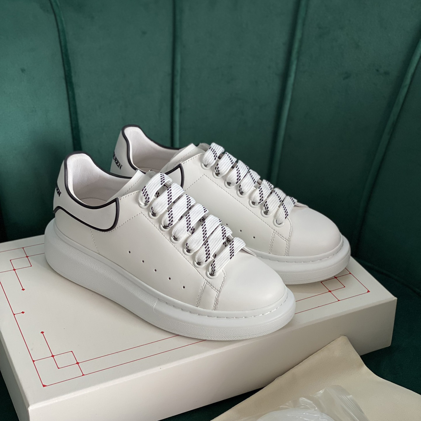 Alexander Mqueen Oversized Sneaker In White/Black - EUR FASHION