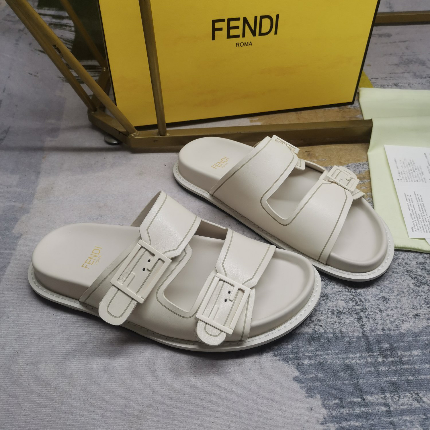 Fendi Feel WhiteFF Fabric Slides - EUR FASHION