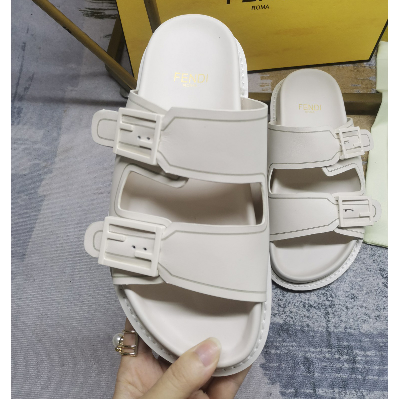 Fendi Feel WhiteFF Fabric Slides - EUR FASHION