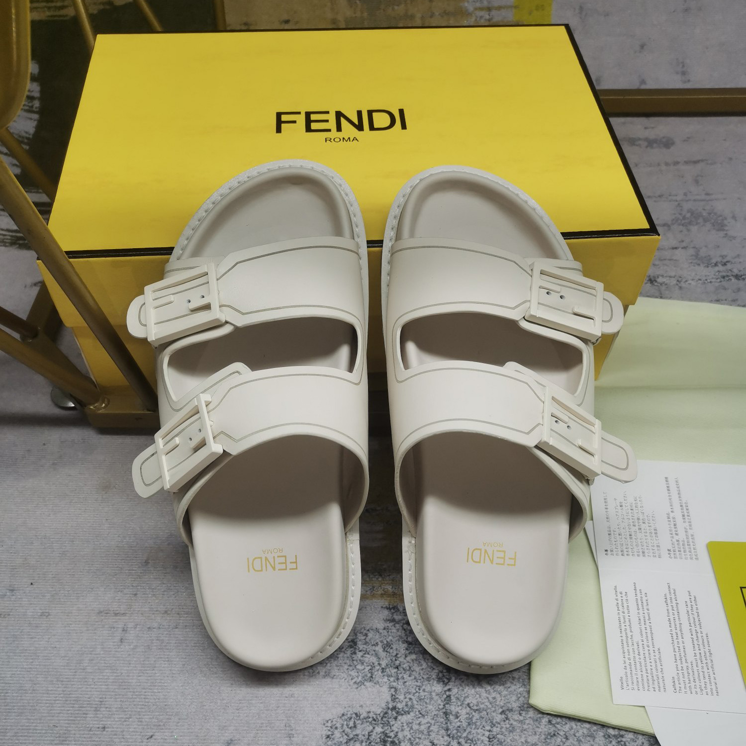 Fendi Feel WhiteFF Fabric Slides - EUR FASHION