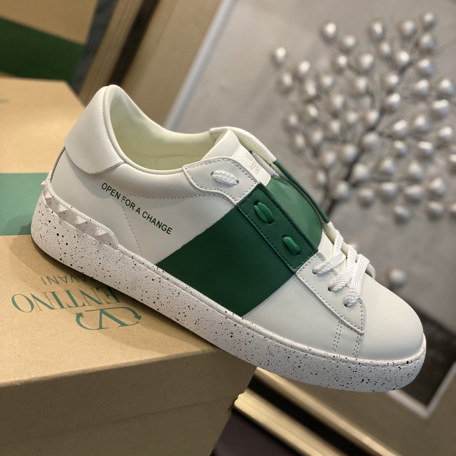 Valenti Open For A Change Sneaker In Bio-Based Material In White/Green - EUR FASHION