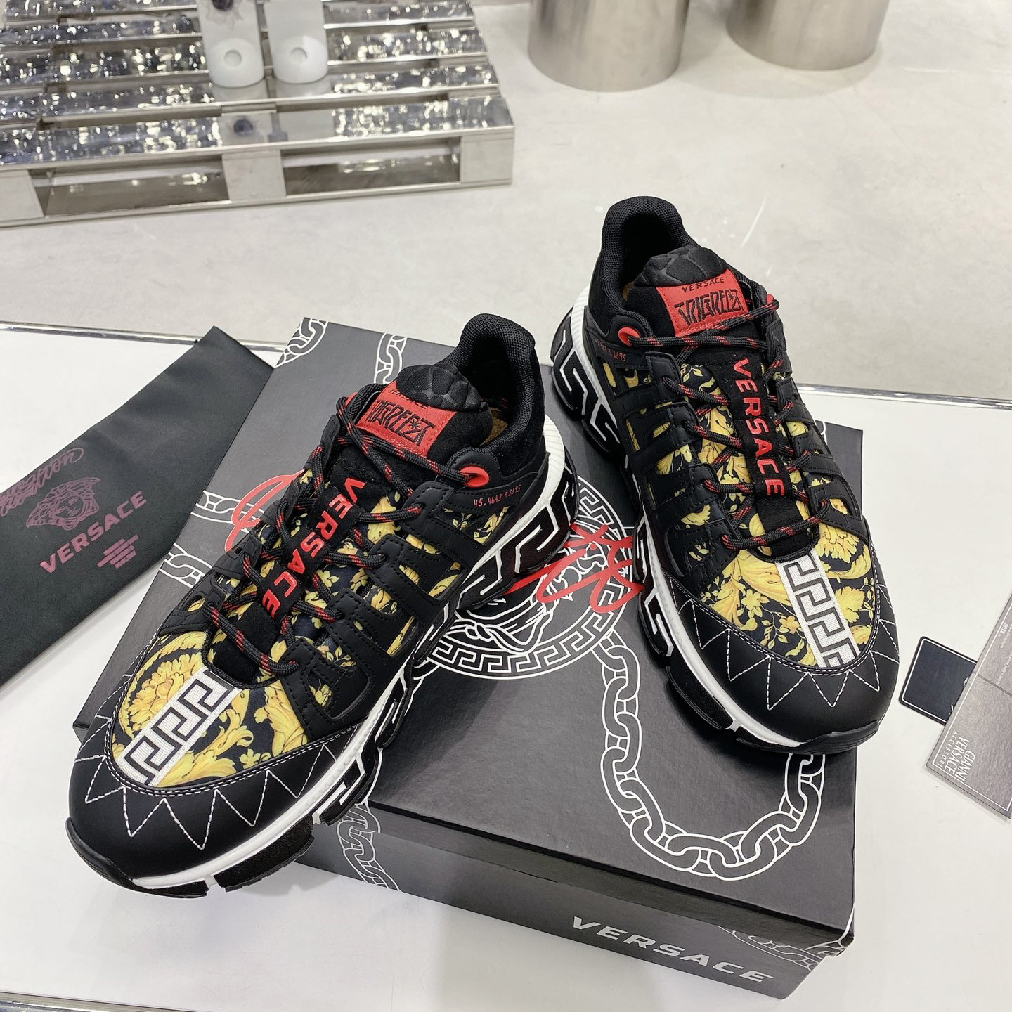 Versace Trigreca Sneakers  - EUR FASHION