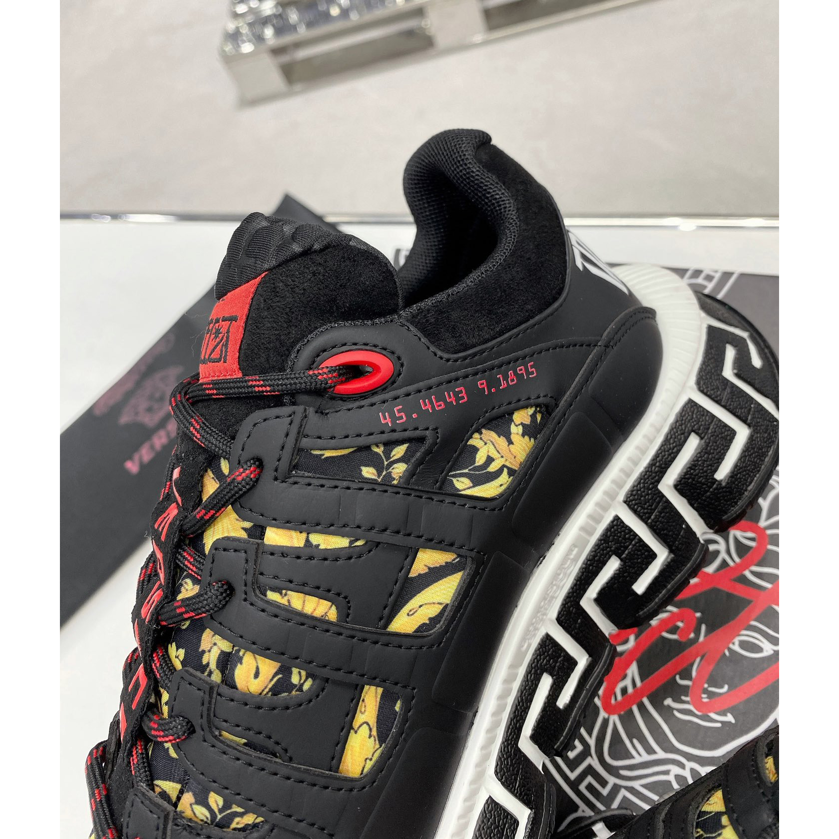 Versace Trigreca Sneakers  - EUR FASHION