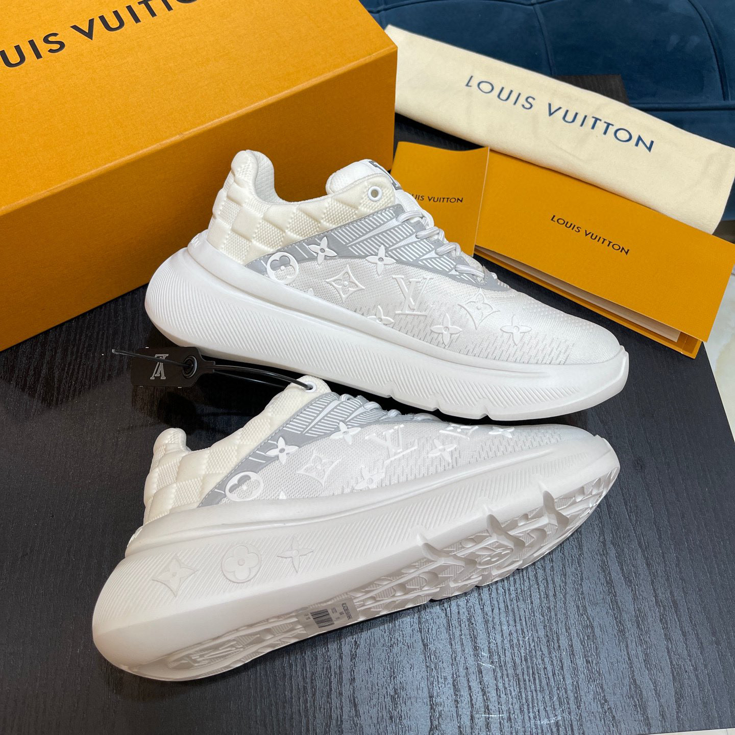 Louis Vuitton Show Up Sneaker    1A9JR3 - EUR FASHION