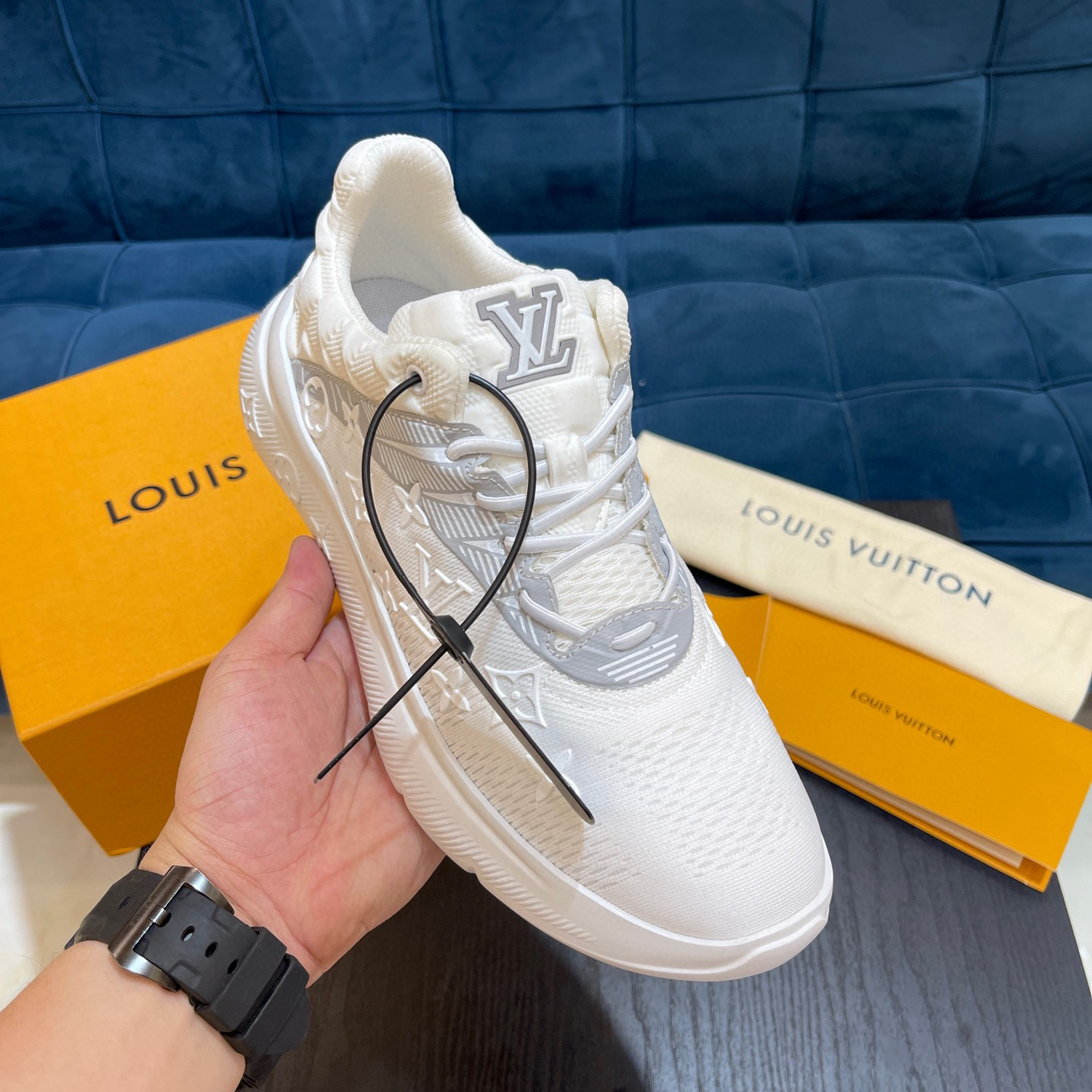 Louis Vuitton Show Up Sneaker    1A9JR3 - EUR FASHION