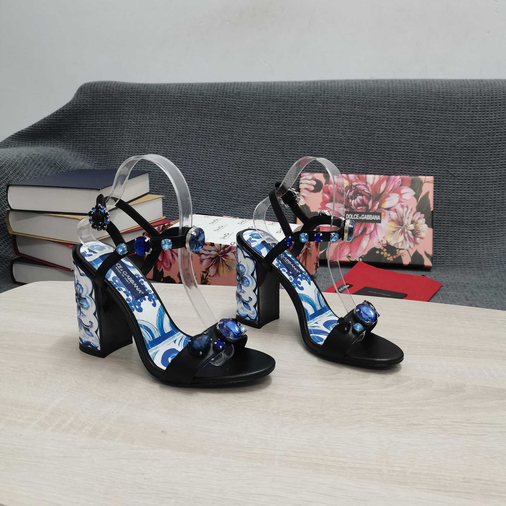 Dolce & Gabbana Patent Leather Sandals With Embroidery And Painted Heel - EUR FASHION