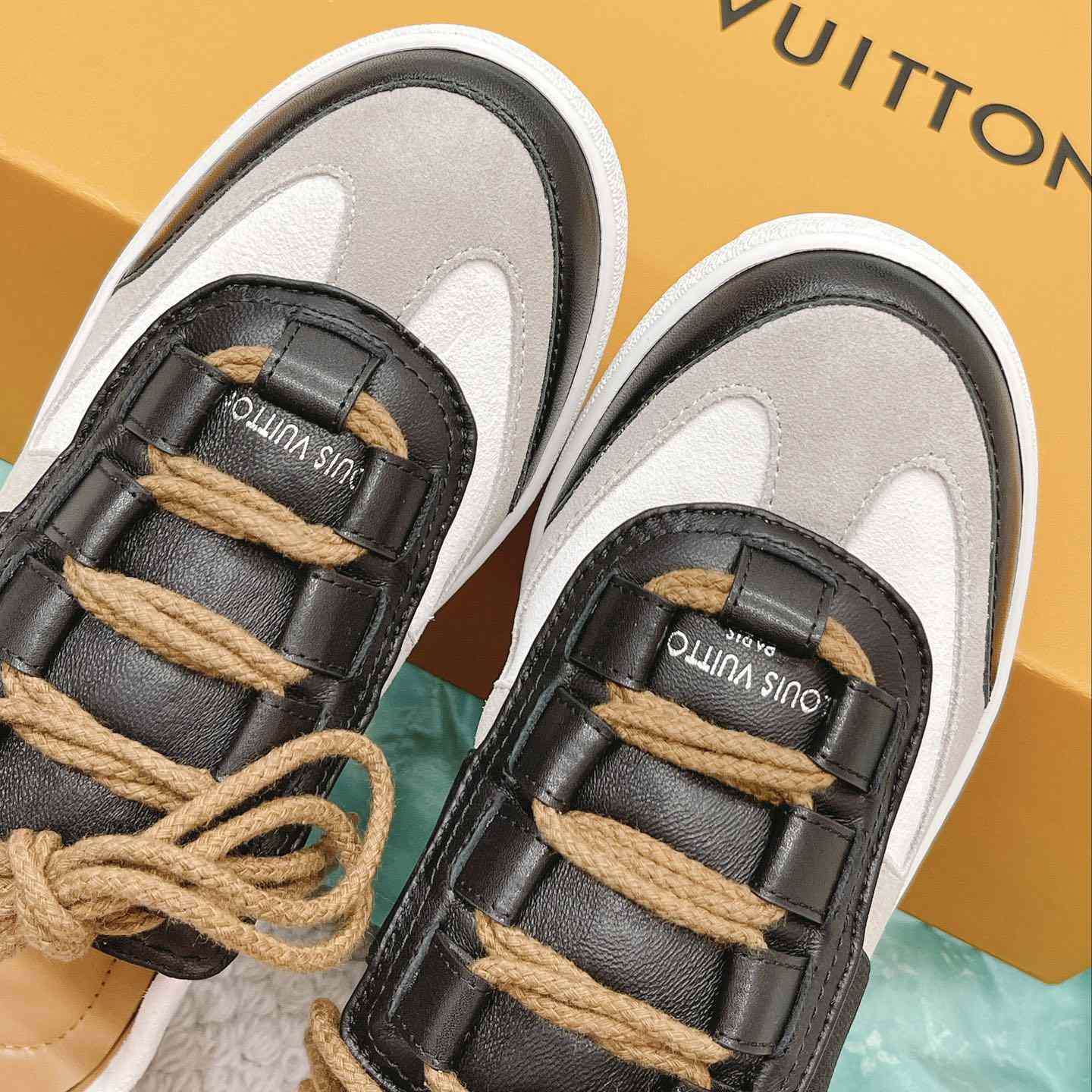 Louis Vuitton Lous Open Back Sneaker    1AAOO2 - EUR FASHION