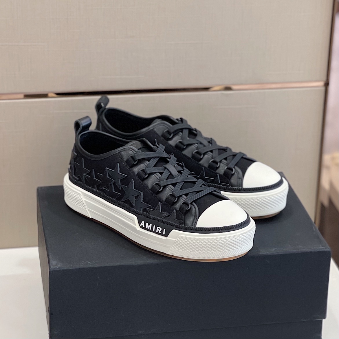 Amiri Stars Court Low Top Sneaker - EUR FASHION