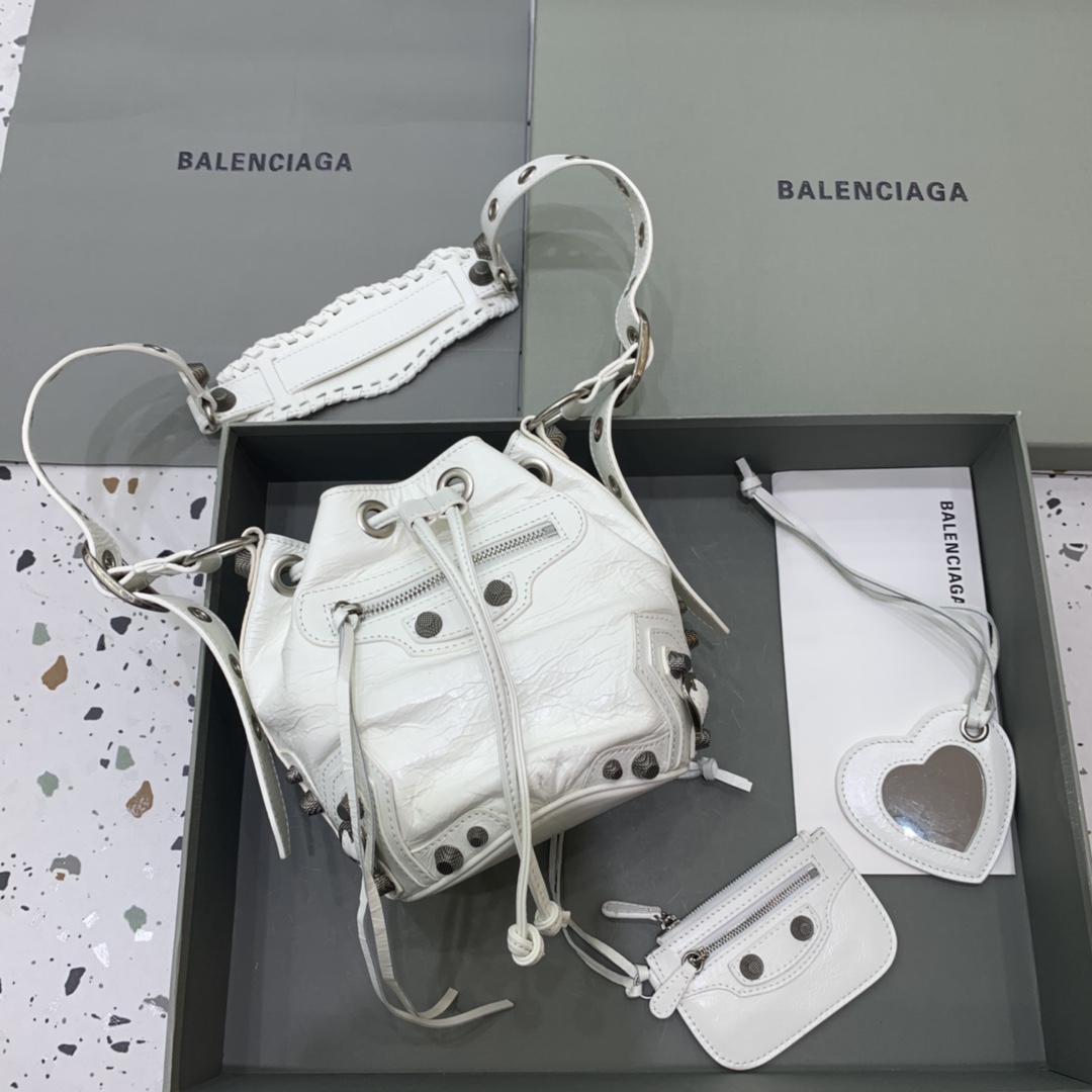 Balenciaga Le Cagole XS Bucket Bag In White Arena Lambskin, Aged-Silver Hardware(15-19.8-17.8cm) - EUR FASHION