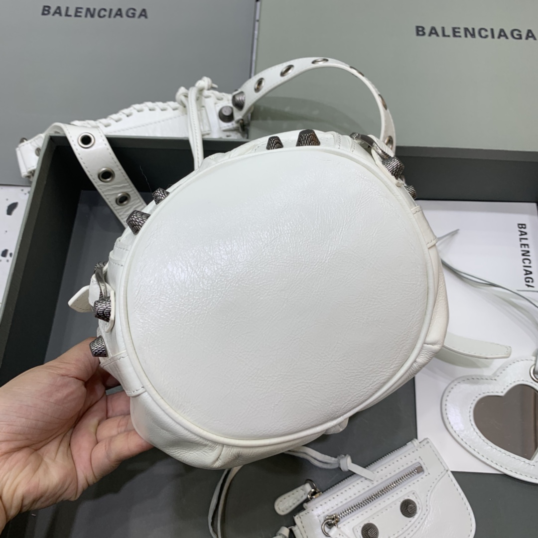 Balenciaga Le Cagole XS Bucket Bag In White Arena Lambskin, Aged-Silver Hardware(15-19.8-17.8cm) - EUR FASHION