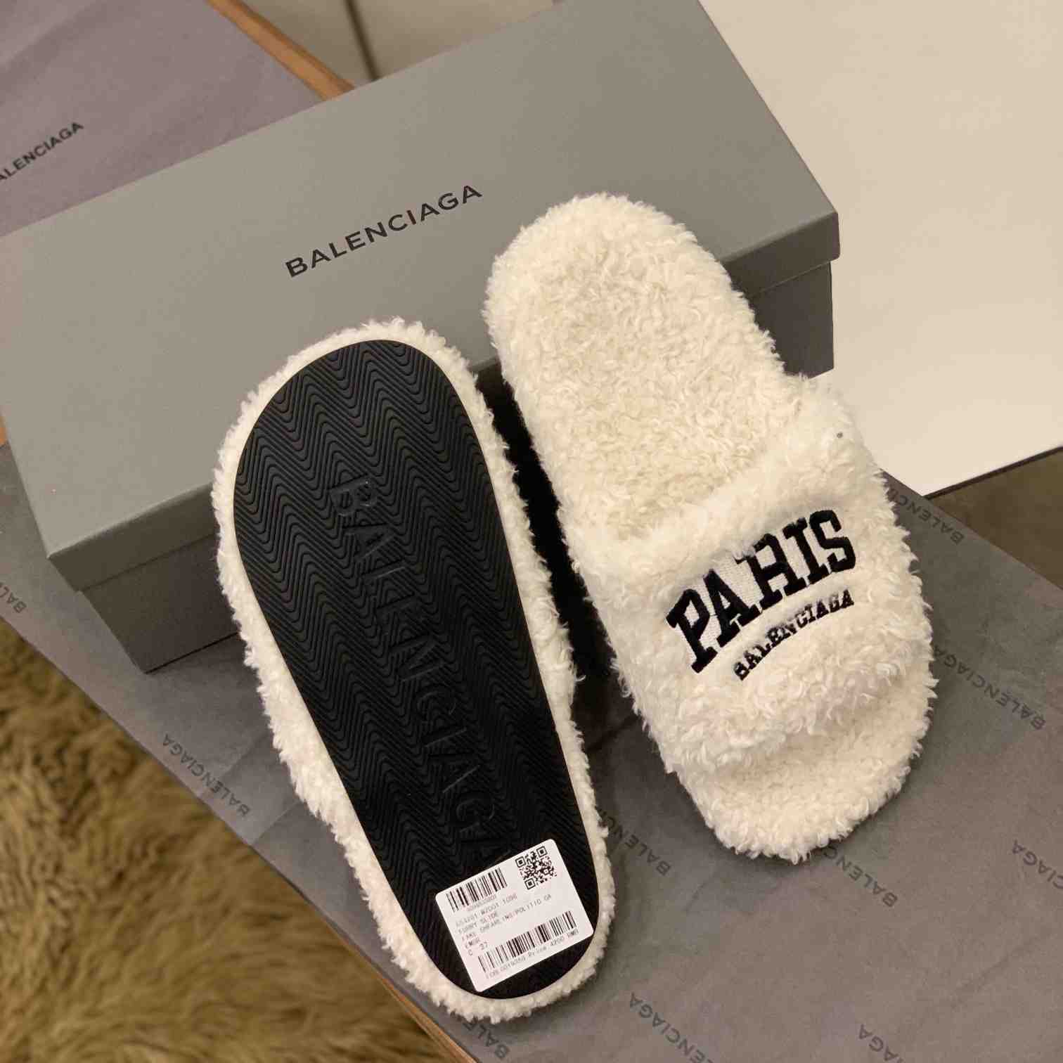 Balenciaga Cities Paris Furry Slide Sandal  - EUR FASHION