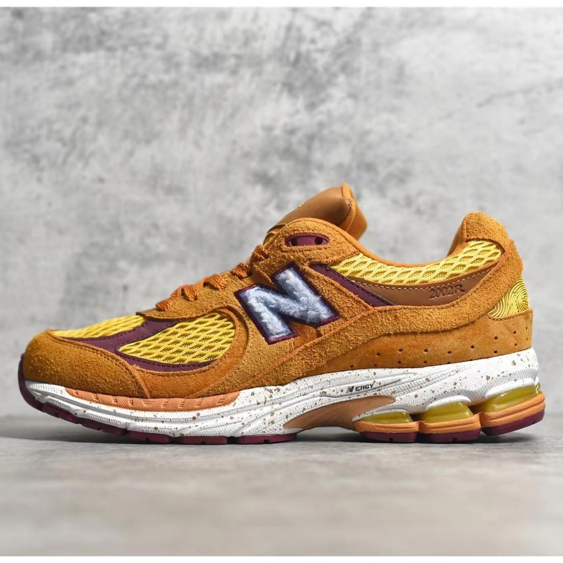 New Balance x SaleheBembury WL2002 Sneakers            - EUR FASHION