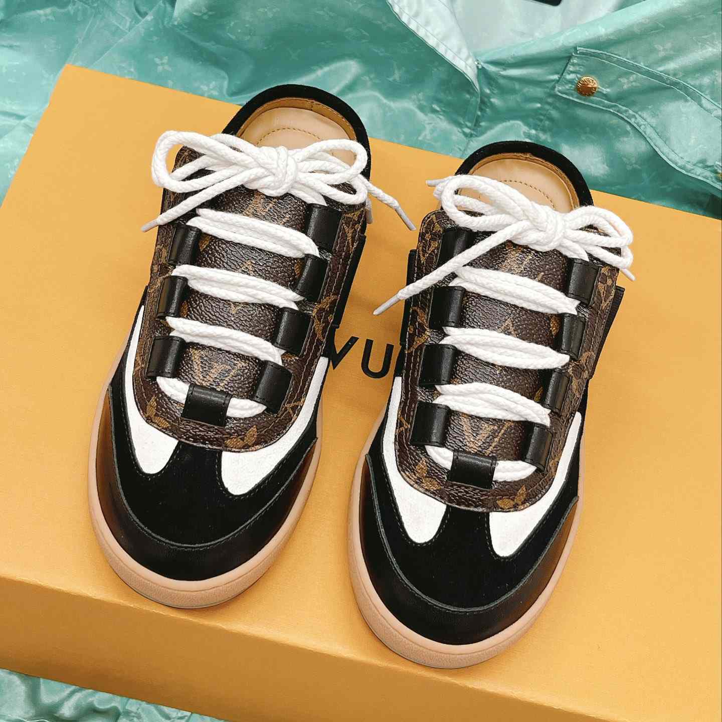 Louis Vuitton Lous Open Back Sneaker    1AAOOH - EUR FASHION