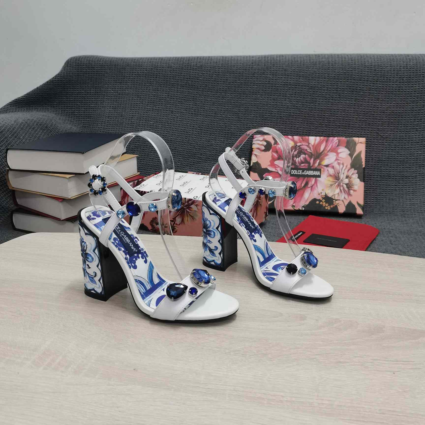 Dolce & Gabbana Patent Leather Sandals With Embroidery And Painted Heel - EUR FASHION