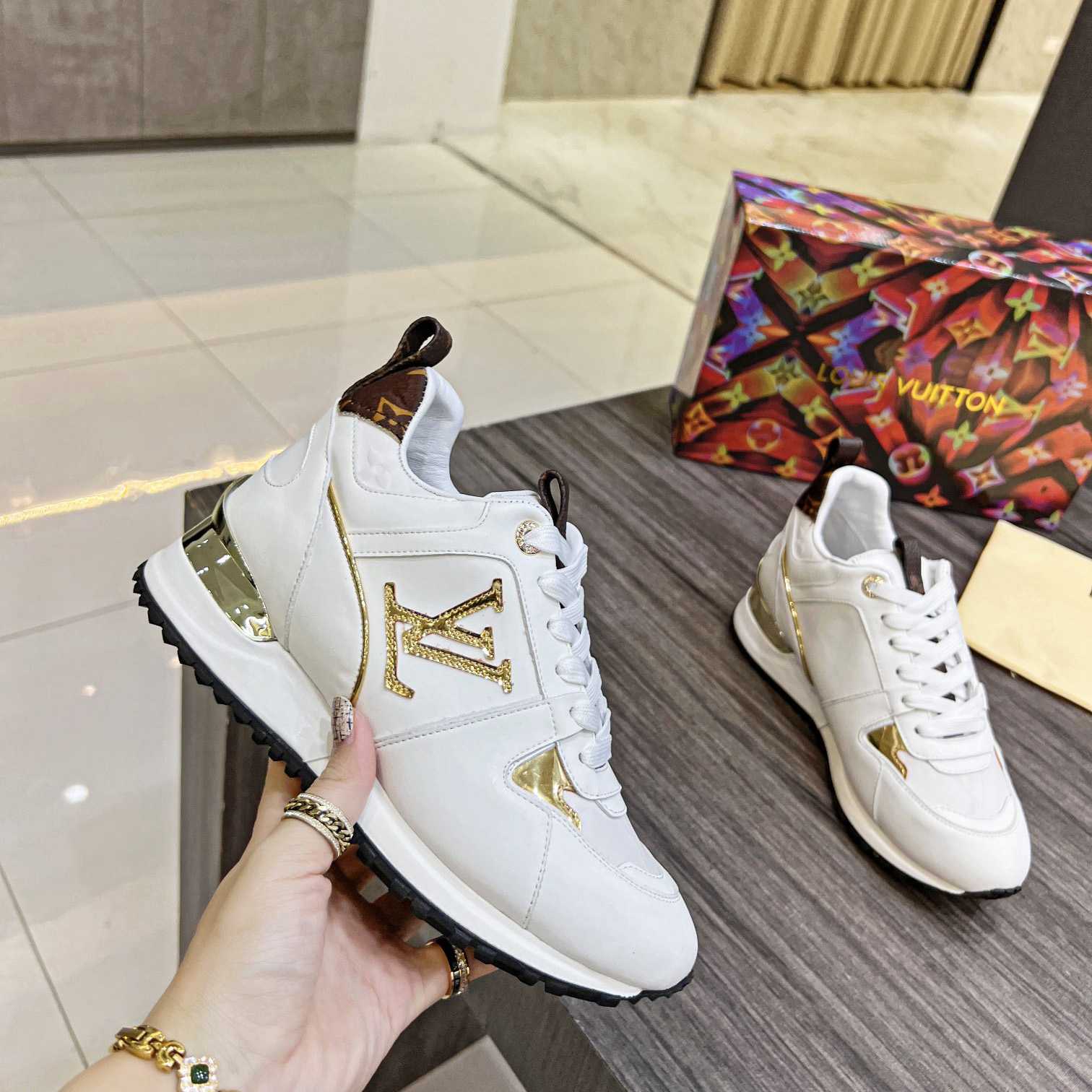 Louis Vuitton Run away Sneaker      1AAP40 - EUR FASHION