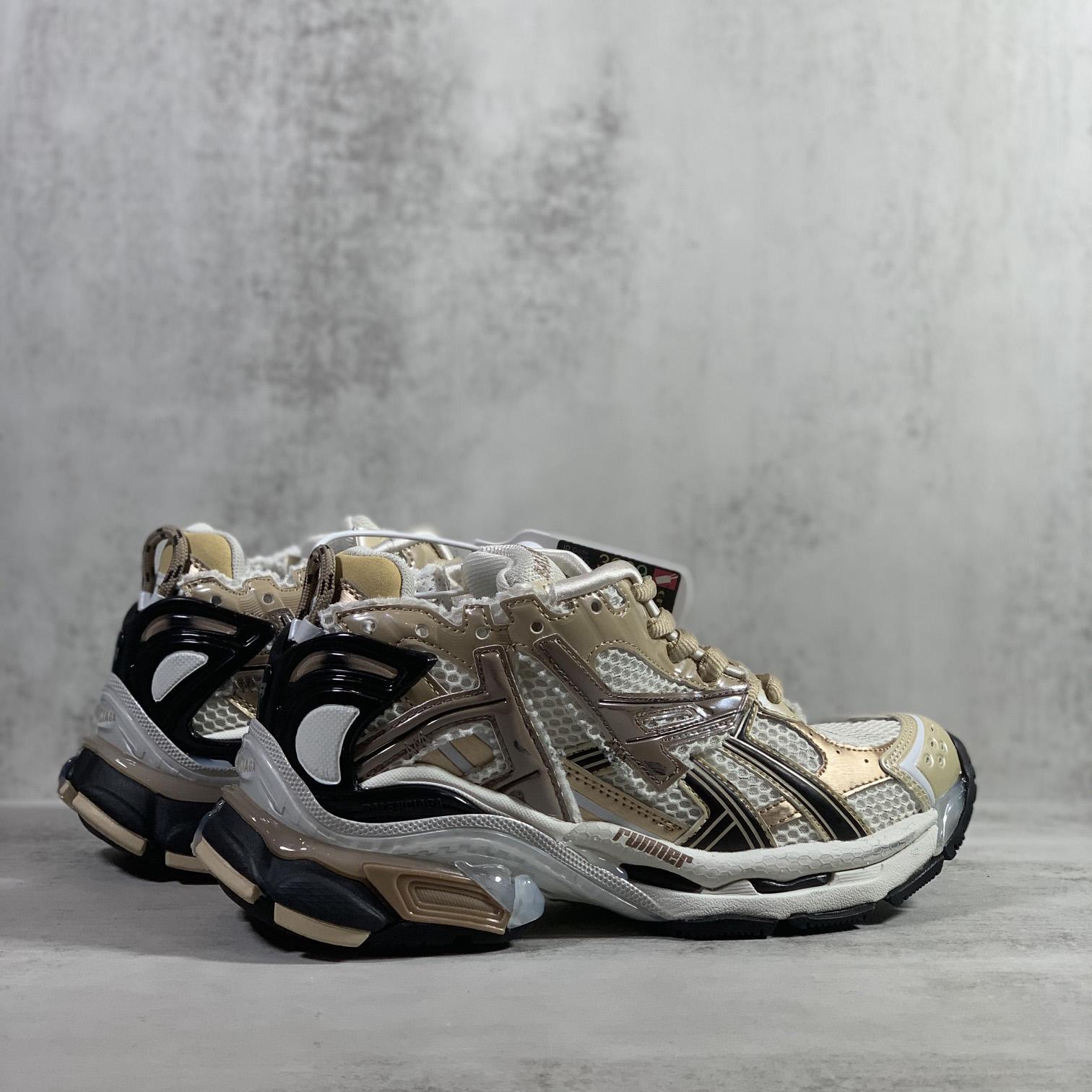 Balenciaga Runner Sneaker In Beige And Black Mesh And Nylon - EUR FASHION