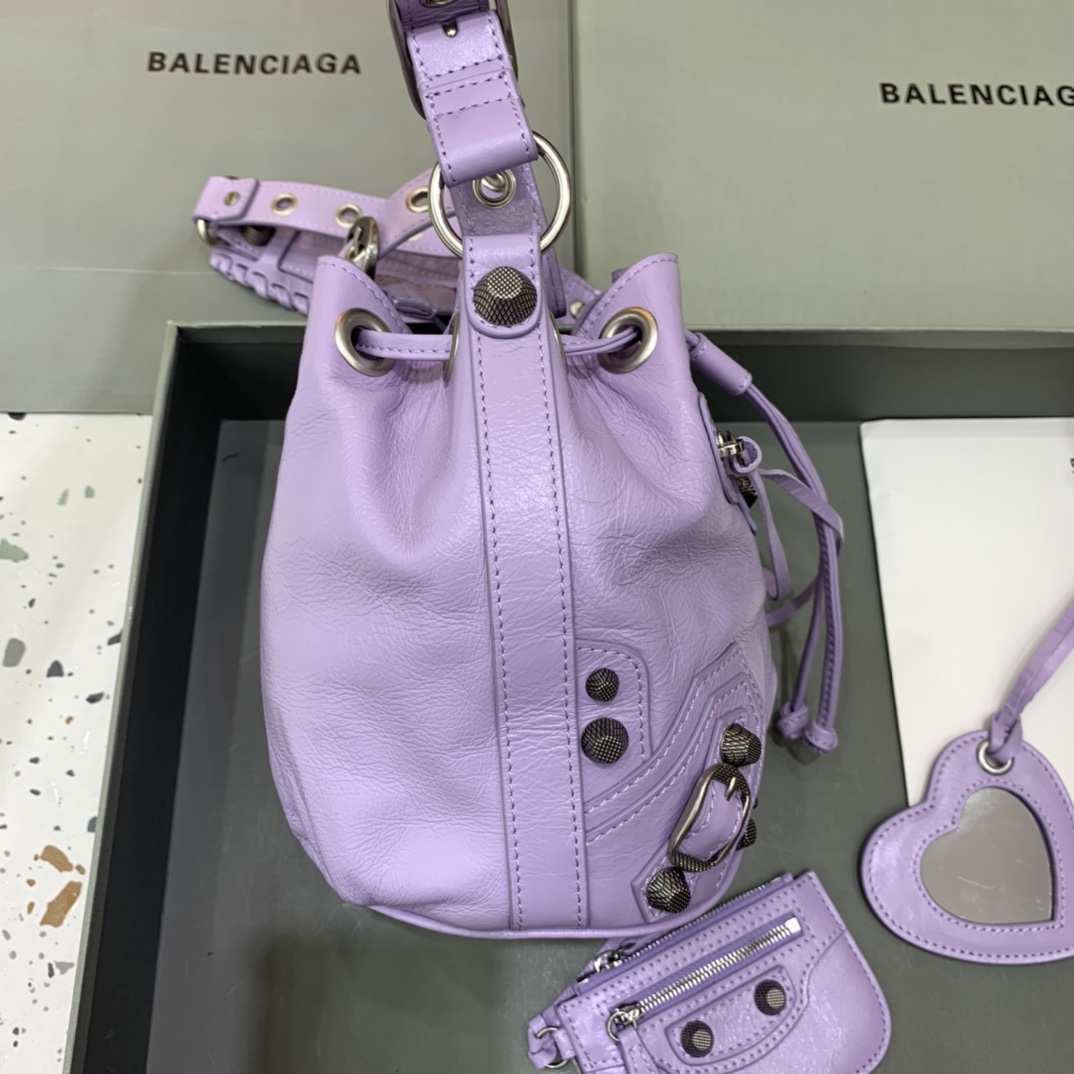 Balenciaga Le Cagole XS Bucket Bag In Light Purple Arena Lambskin, Aged-Silver Hardware(15-19.8-17.8cm) - EUR FASHION