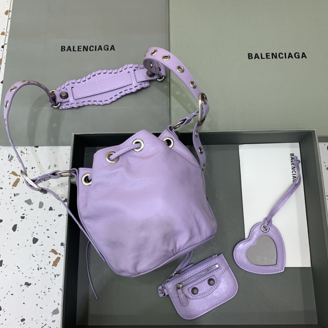 Balenciaga Le Cagole XS Bucket Bag In Light Purple Arena Lambskin, Aged-Silver Hardware(15-19.8-17.8cm) - EUR FASHION