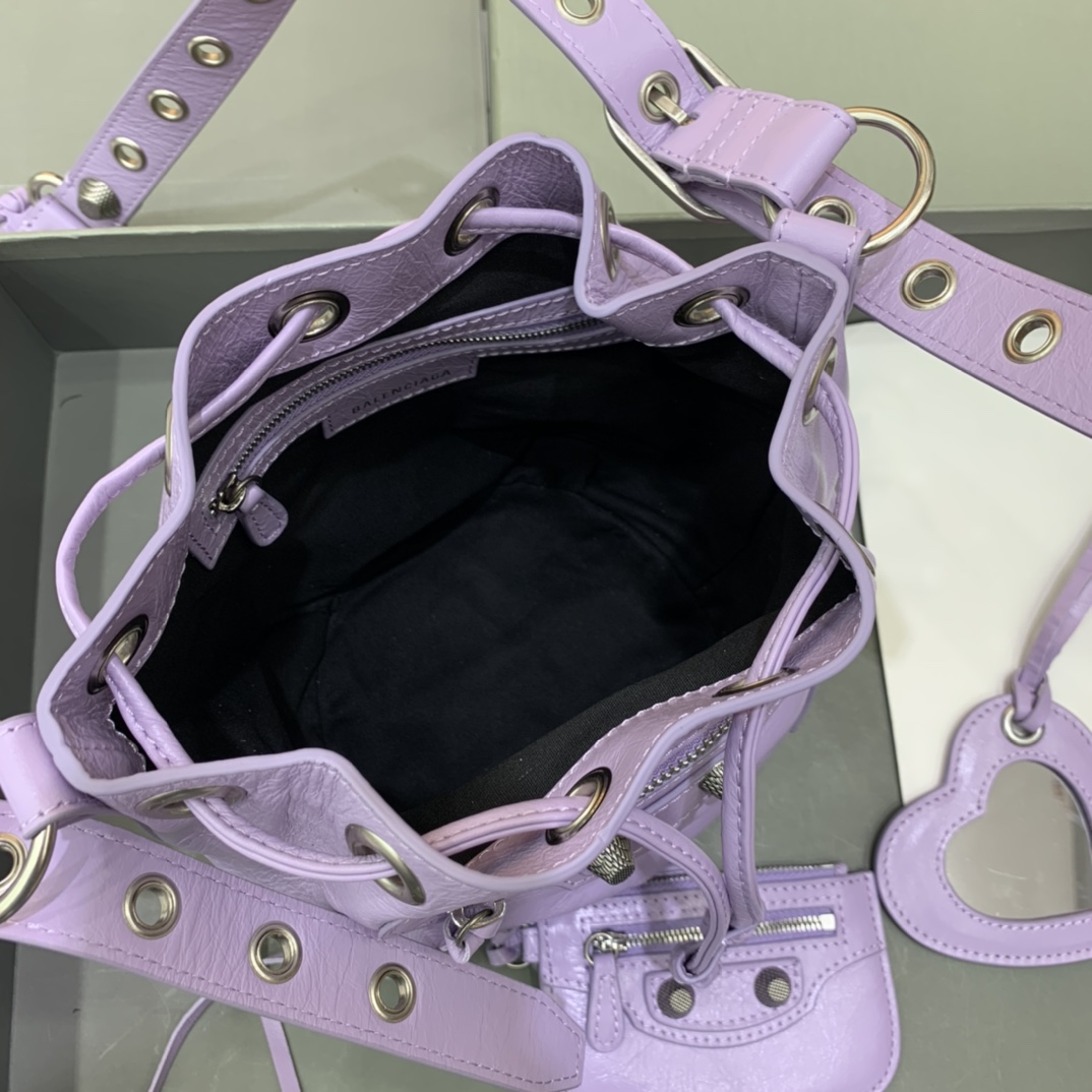 Balenciaga Le Cagole XS Bucket Bag In Light Purple Arena Lambskin, Aged-Silver Hardware(15-19.8-17.8cm) - EUR FASHION