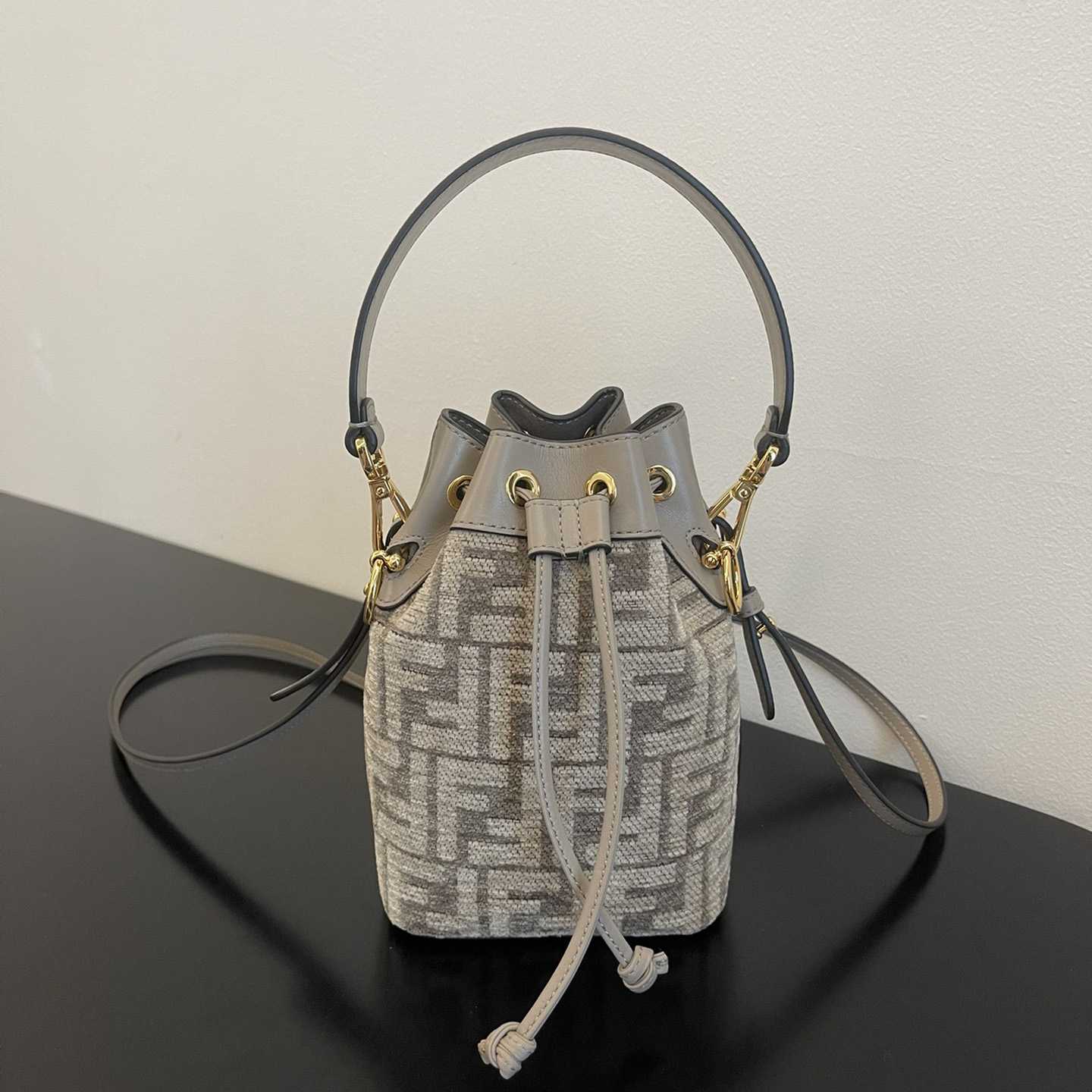 Fendi 'Mon Tresor' Bucket Bag(12-18-10cm) - EUR FASHION