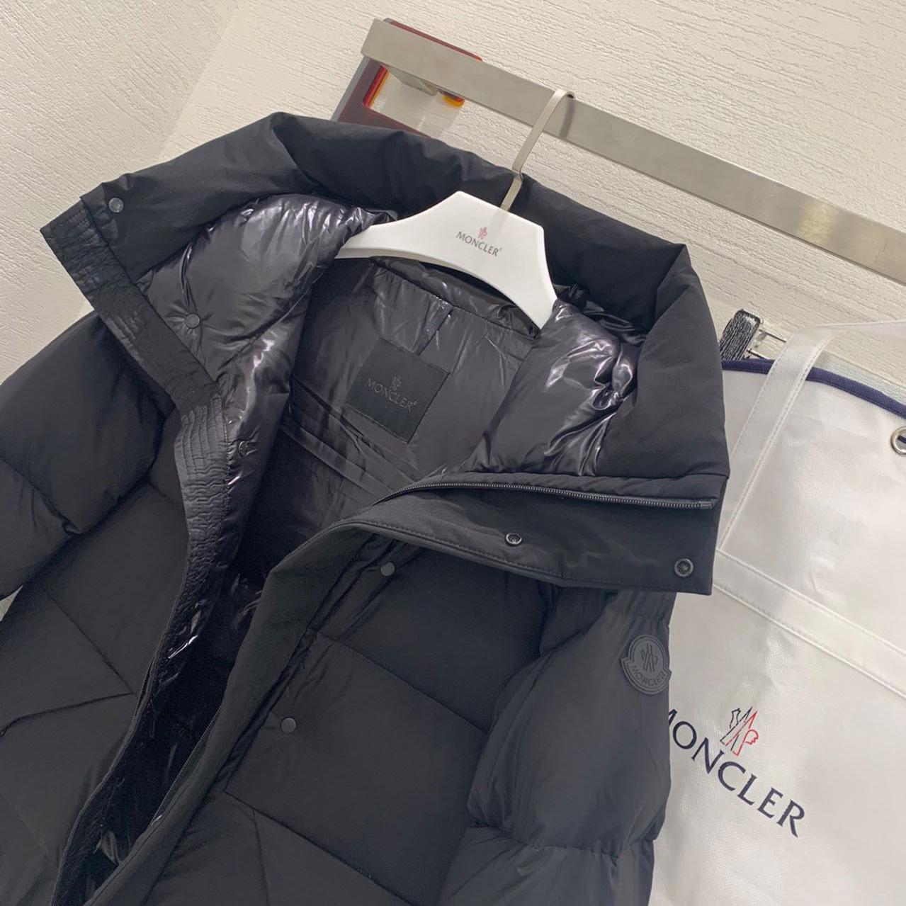 Moncler Short Down Jacket - EUR FASHION