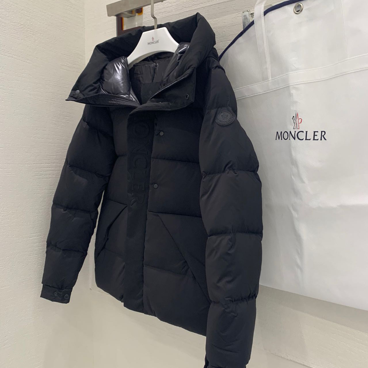 Moncler Short Down Jacket - EUR FASHION