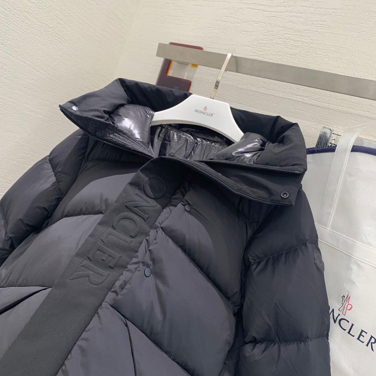 Moncler Short Down Jacket - EUR FASHION