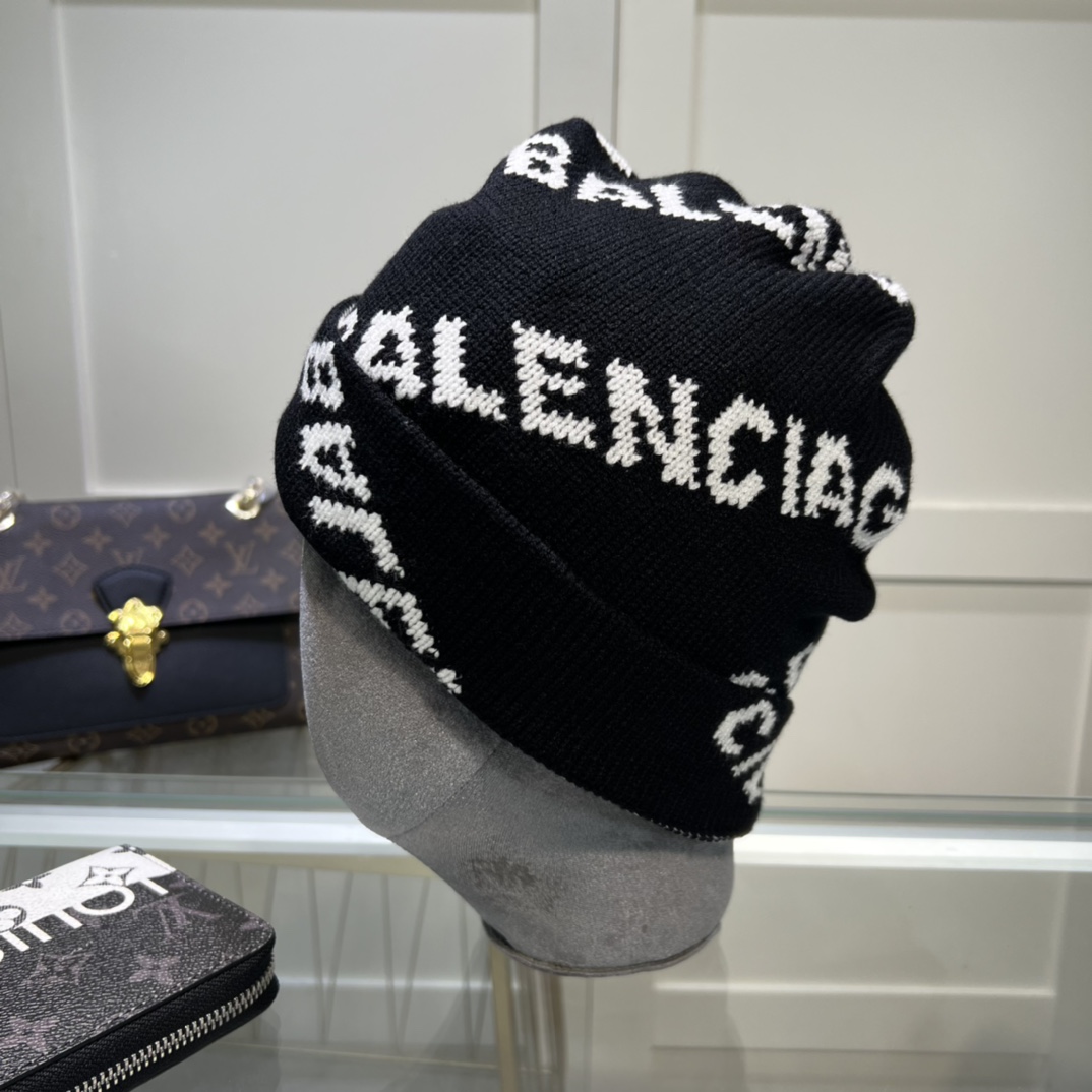 Balenciag Allover Logo Beanie  - EUR FASHION