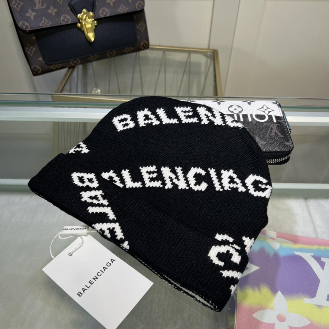 Balenciag Allover Logo Beanie  - EUR FASHION