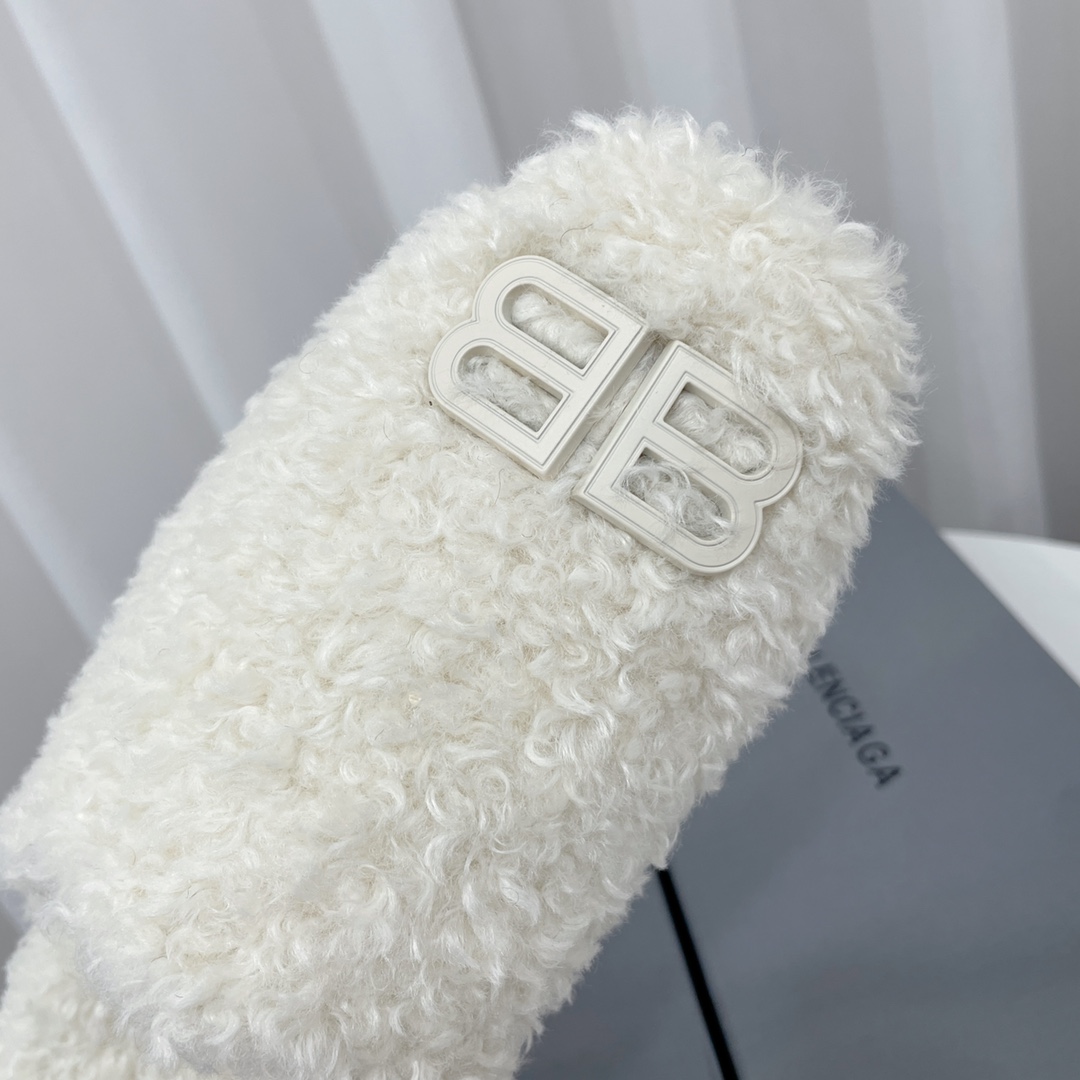 Balenciaga Cosy BB Mule In White Fake Shearling - EUR FASHION