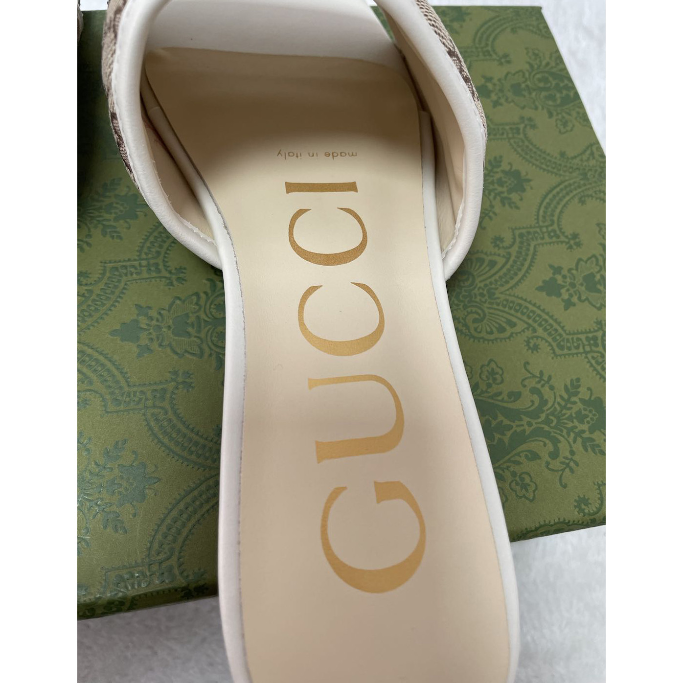 Gucci Women's slide sandal with Double G - EUR FASHION