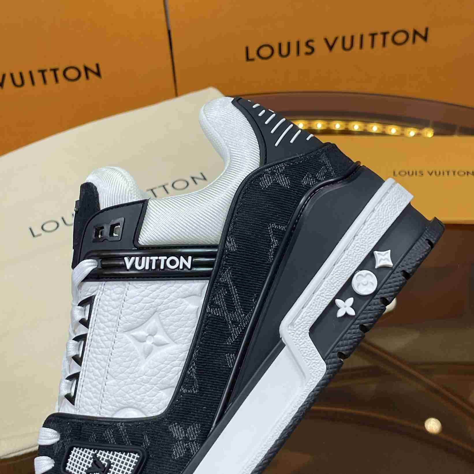 Louis Vuitton LV Trainer Sneaker       1A9JGB - EUR FASHION