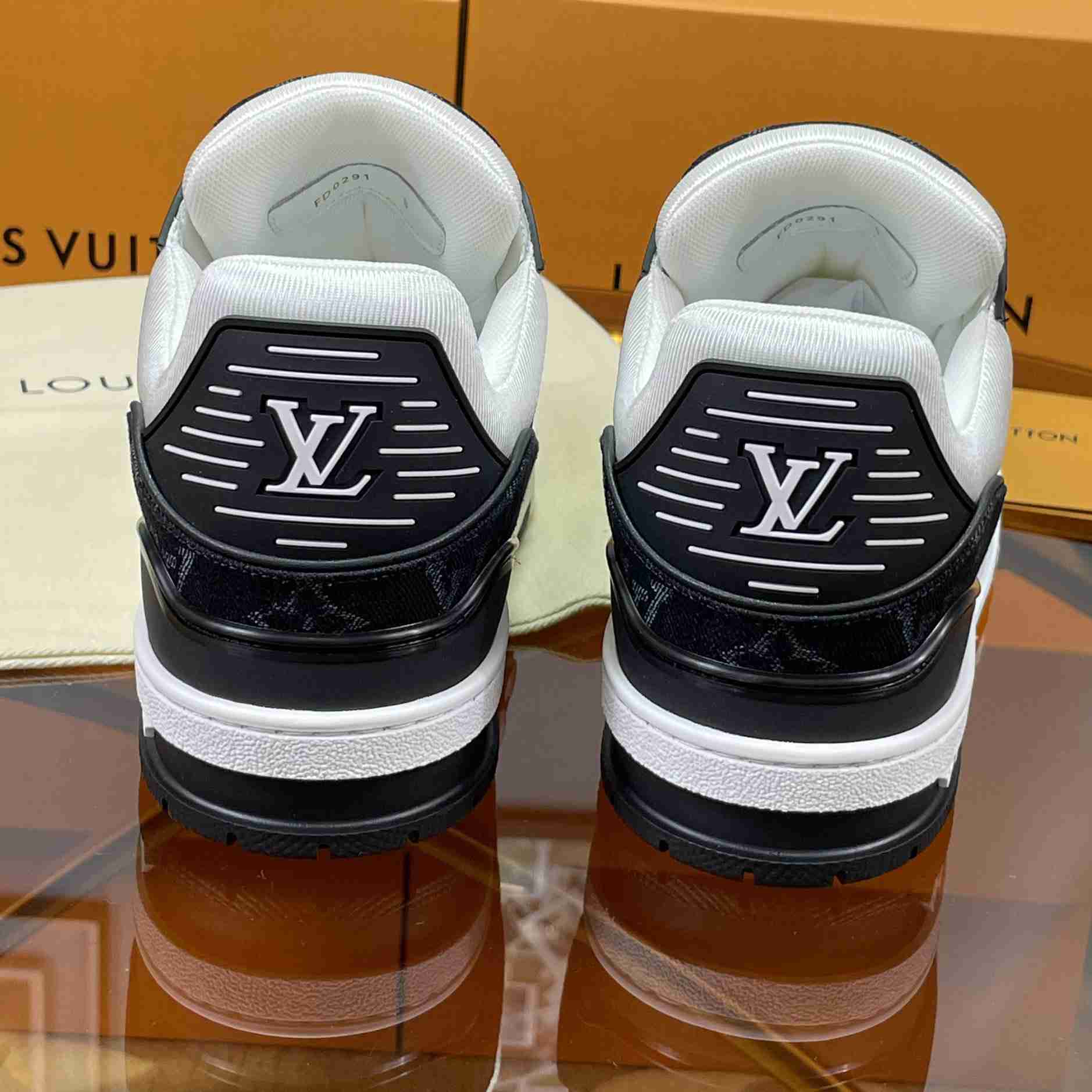 Louis Vuitton LV Trainer Sneaker       1A9JGB - EUR FASHION