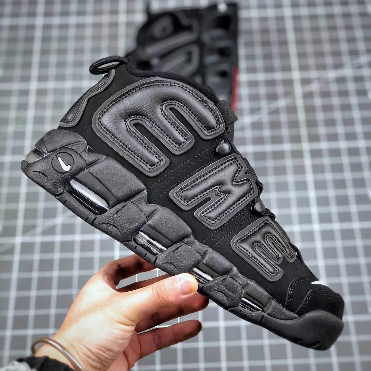 Air More Uptempo X Supreme Sneakers      902290-600-001 - EUR FASHION