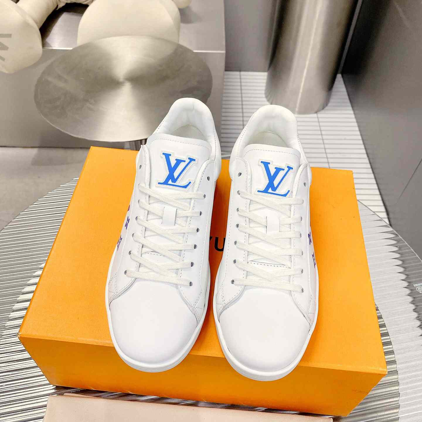 Louis Vuitton Luxembourg Samothrace Sneakers     1A9JDT - EUR FASHION