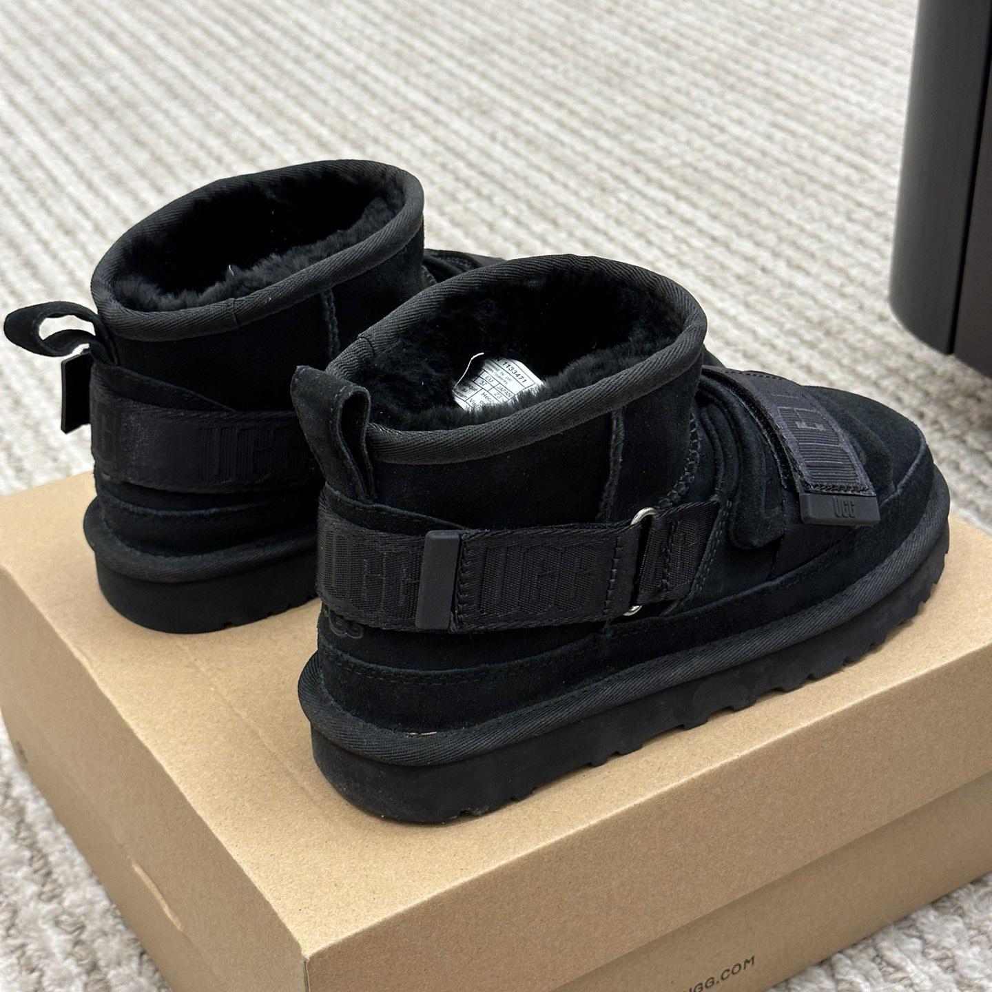 Ugg Logo Boots - EUR FASHION