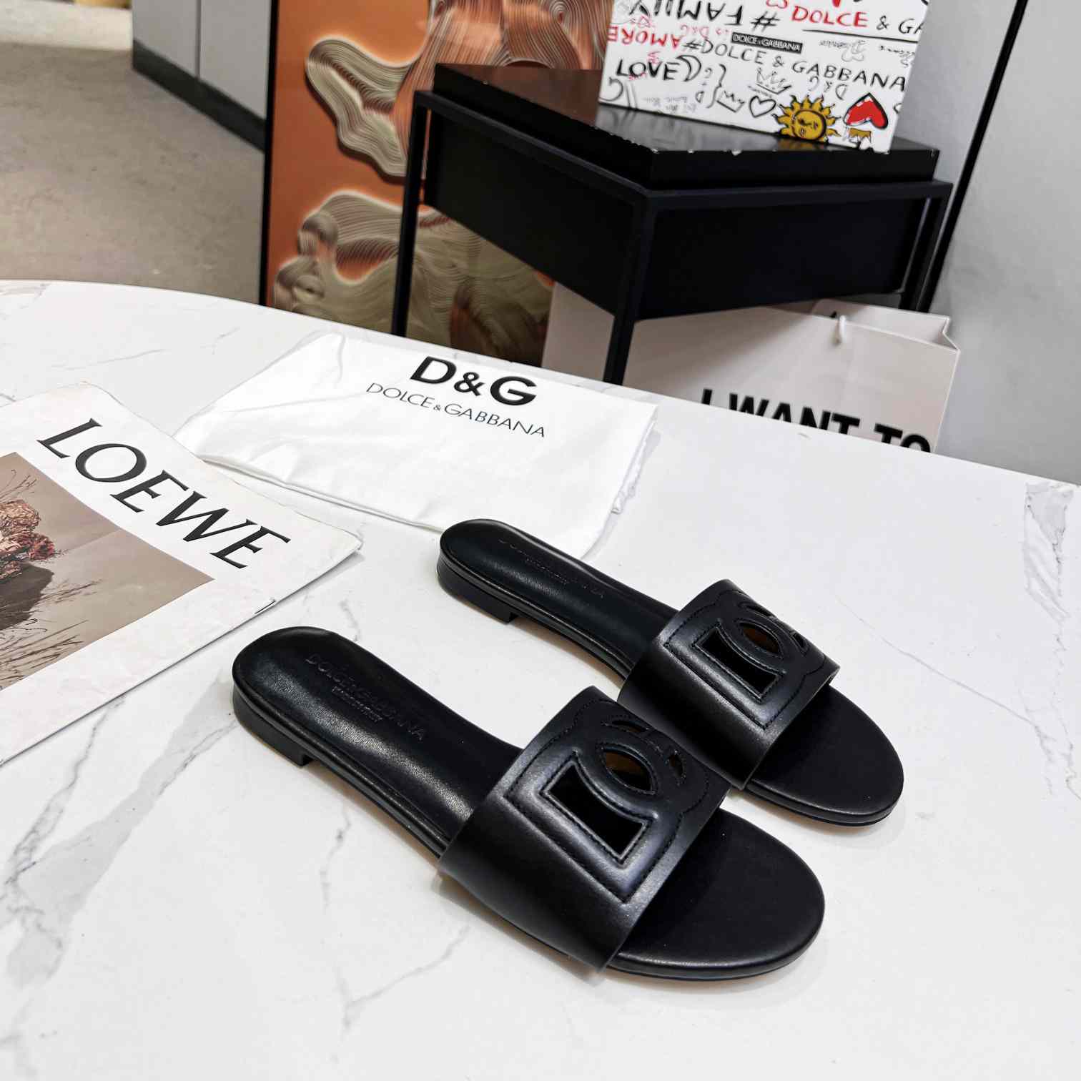 Dolce & Gabbana  DG Logo Leather  Sandal - EUR FASHION