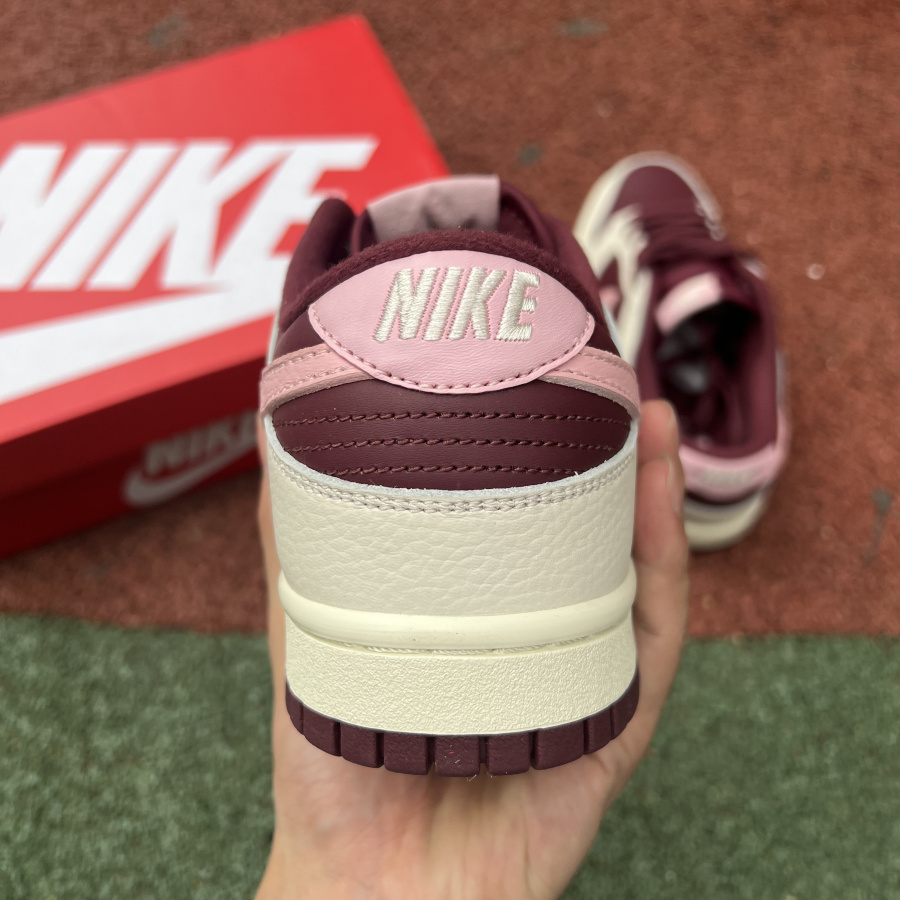 Dunk Low “Valentine's Day” Sneaker     DR9705-100 - EUR FASHION