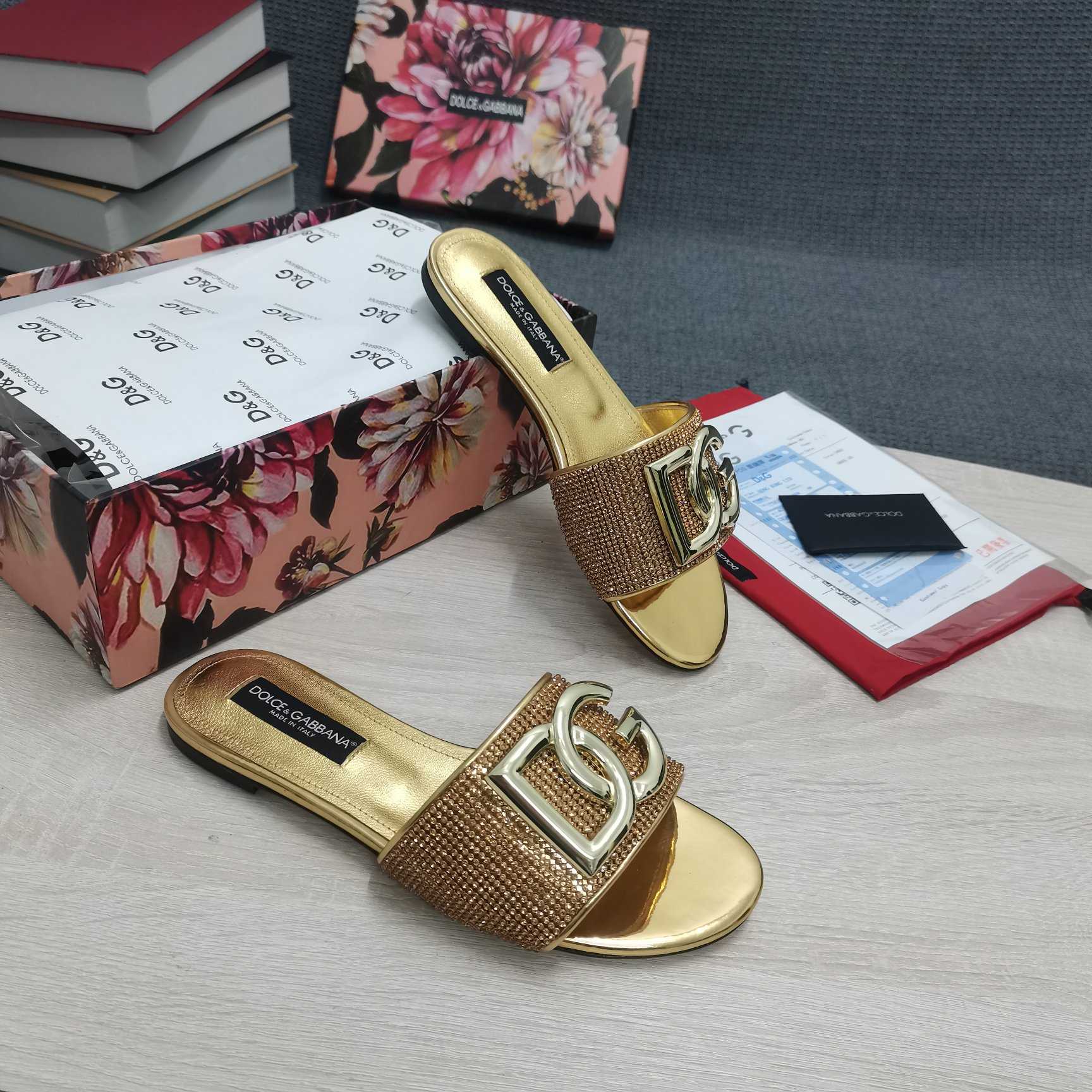 Dolce & Gabbana DG Logo Sandal - EUR FASHION