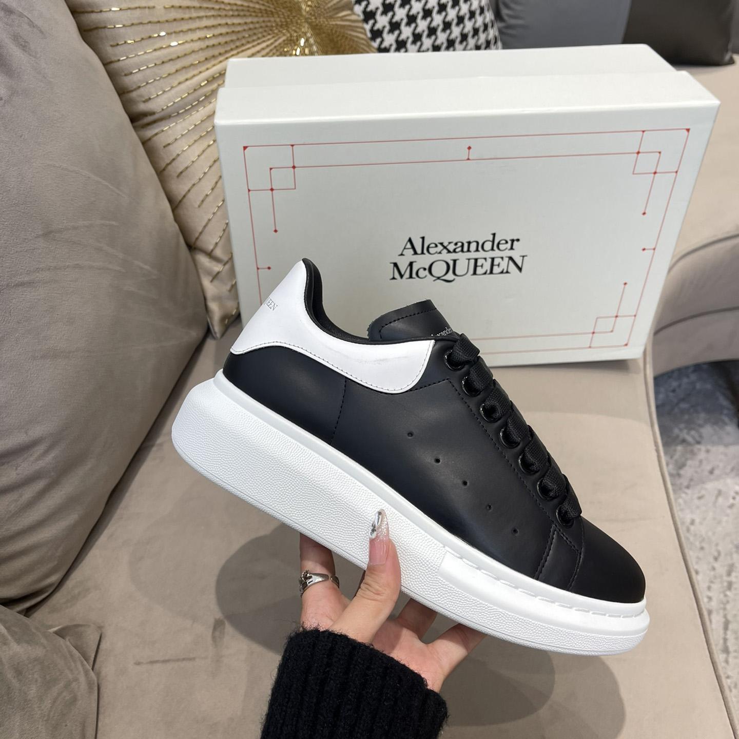 Alexander Mqueen Oversized Sneaker In Black/White - EUR FASHION