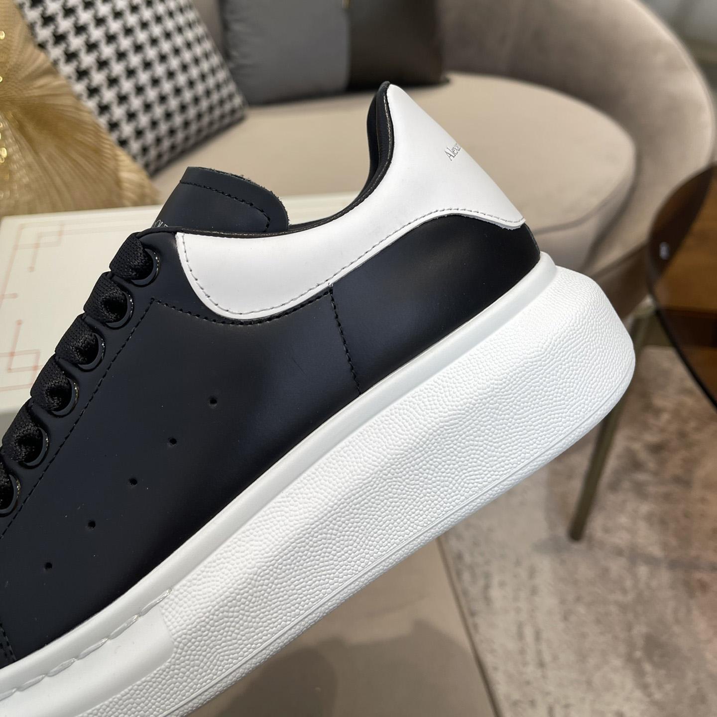 Alexander Mqueen Oversized Sneaker In Black/White - EUR FASHION