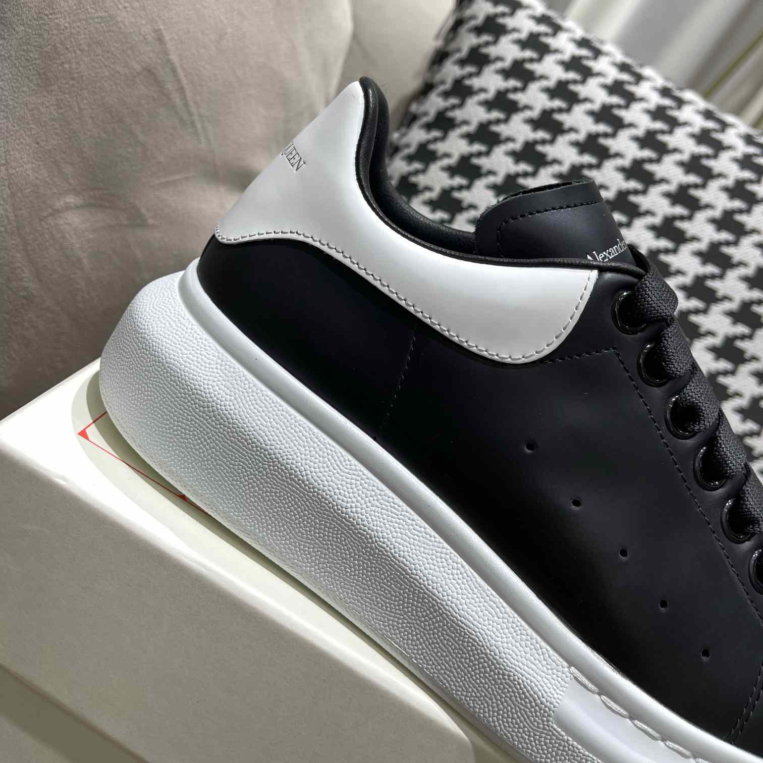 Alexander Mqueen Oversized Sneaker In Black/White - EUR FASHION