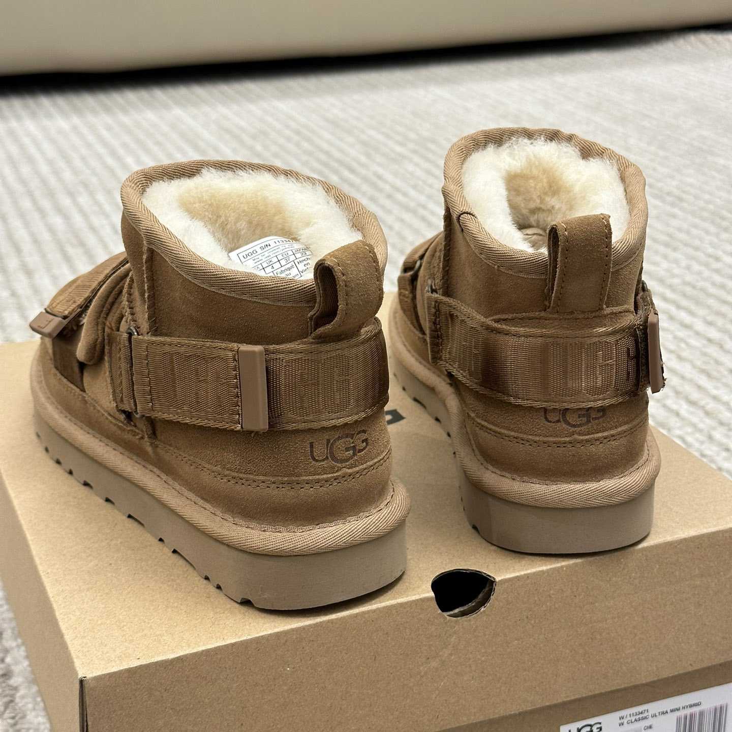 Ugg Logo Boots - EUR FASHION