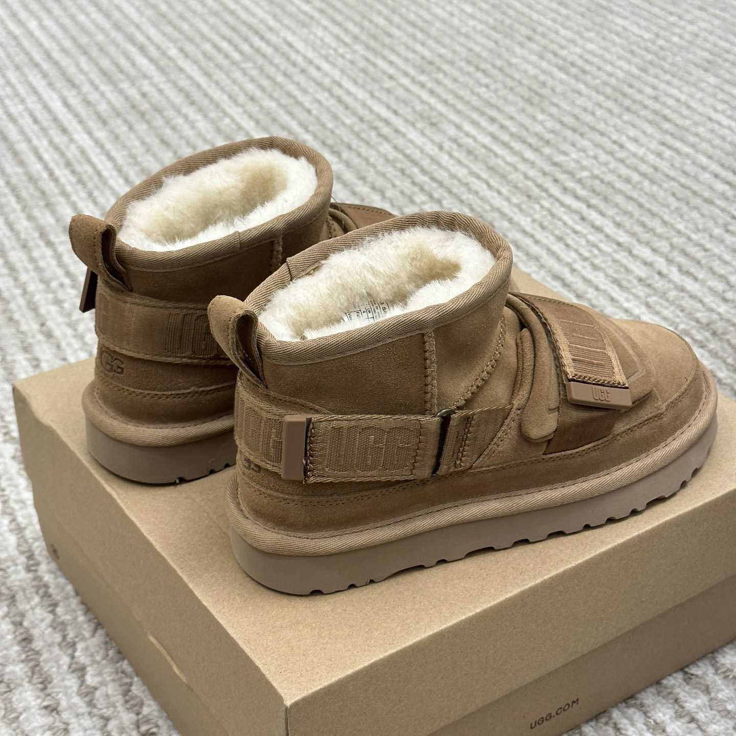 Ugg Logo Boots - EUR FASHION