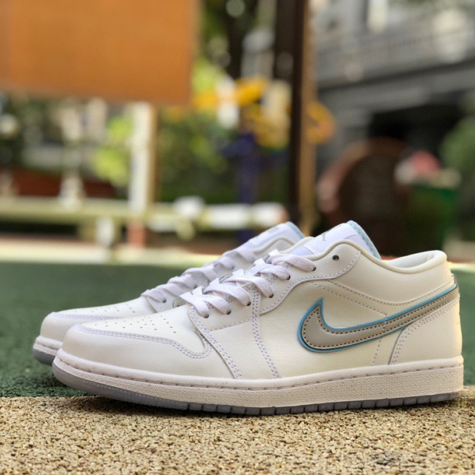 Air Jordan 1 Low SE 