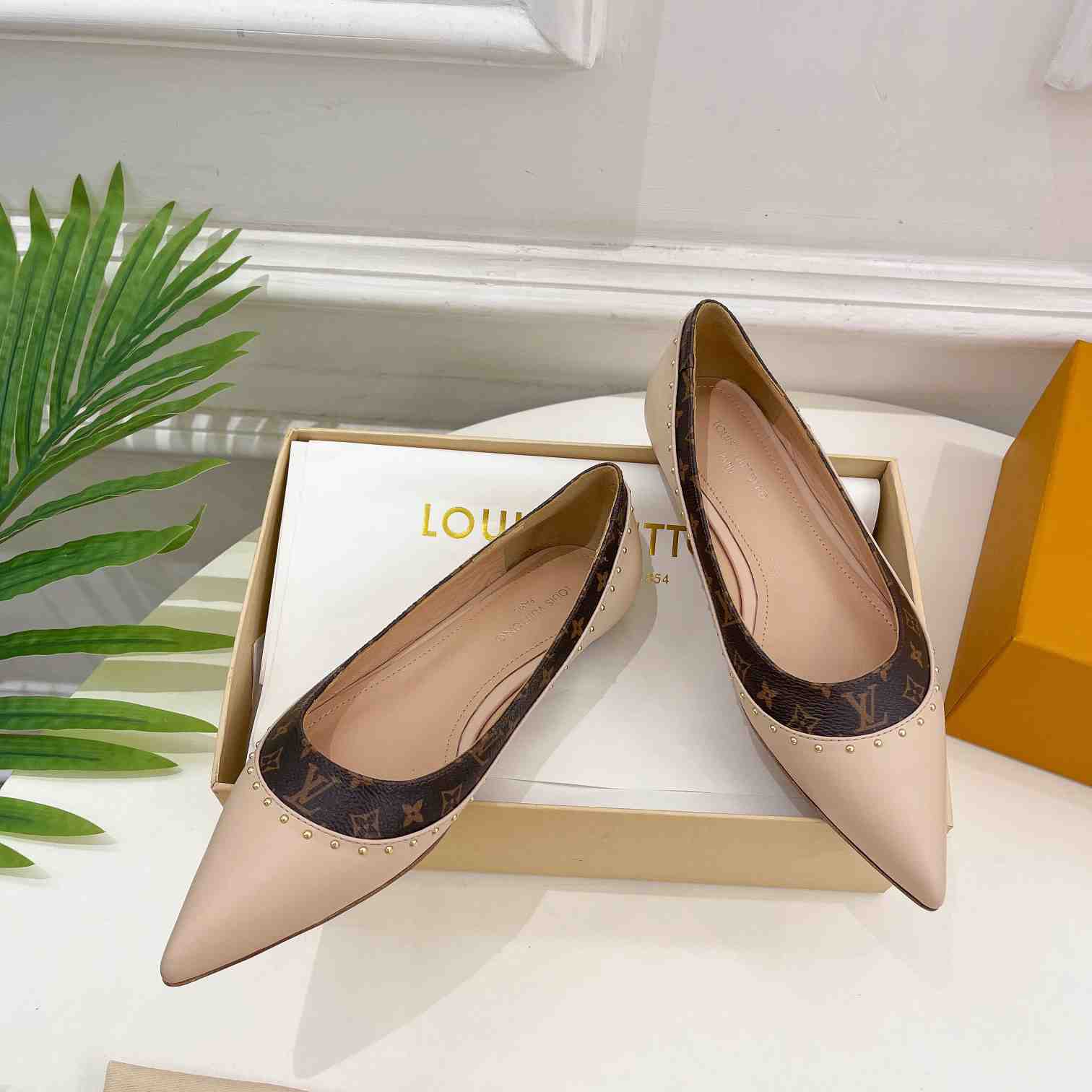 Louis Vuitton Signature Flat Ballerina    - EUR FASHION